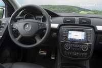 Click image for larger version

Name:	2007-mercedes-r63-amg-4ma_800x0w.jpg
Views:	88
Size:	71.7 KB
ID:	1135704