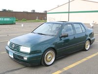 Click image for larger version

Name:	eurp_0708_079_z+kreuzerfest_2007+volkswagen_jetta.jpg
Views:	46
Size:	50.9 KB
ID:	1455099