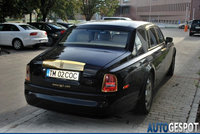 Click image for larger version

Name:	Rolls-Royce-Phantom-Gold-4-thumb-550x368.jpg
Views:	237
Size:	53.8 KB
ID:	2269092