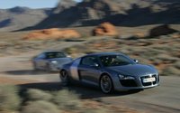 Click image for larger version

Name:	112_0702_07z+audi_r8_porsche_911+front_three_quarter_view.jpg
Views:	262
Size:	38.5 KB
ID:	216081