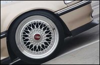 Click image for larger version

Name:	Honda Grand Civic Classic style velg_thumb[2].jpg
Views:	25
Size:	25.8 KB
ID:	2910267