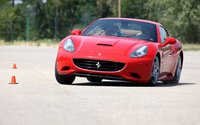 Click image for larger version

Name:	112_0910_10z+2010_ferrari_california+front.jpg
Views:	1413
Size:	49.6 KB
ID:	999337