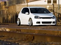 Click image for larger version

Name:	eurp_1010_01_o+2007_volkswagen_gti+passenger_side_front_view.jpg
Views:	117
Size:	63.1 KB
ID:	1684102