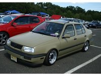 Click image for larger version

Name:	eurp_0708_058_z+waterfest_2007+volkswagen_jetta.jpg
Views:	69
Size:	57.9 KB
ID:	1455095