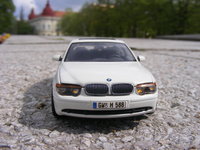 Click image for larger version

Name:	BMW 745i E65 - MINICHAMPS 1-43 2.JPG
Views:	6
Size:	1.36 MB
ID:	3091600