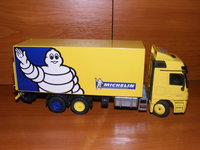 Click image for larger version

Name:	Mercedes Actros duba cu lift Michelin - JOAL 1-50 1.JPG
Views:	45
Size:	1.55 MB
ID:	2254246