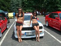 Click image for larger version

Name:	bmwm3_2girls.jpg
Views:	172
Size:	49.6 KB
ID:	1089464