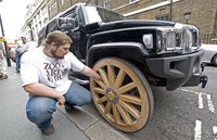 Click image for larger version

Name:	Hummer H3 Gets Wagon Wheels4.jpg
Views:	57
Size:	333.3 KB
ID:	675678