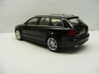 Click image for larger version

Name:	Audi RS4 avant - MINICHAMPS 1-43 6.JPG
Views:	15
Size:	1.15 MB
ID:	2533104