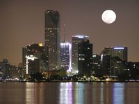Click image for larger version

Name:	moon20over20miami5ck.jpg
Views:	66
Size:	96.5 KB
ID:	355971