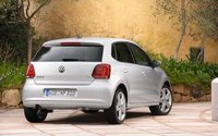 Click image for larger version

Name:	112_0905_08z+2009_volkswagen_polo+rear_view.jpg
Views:	507
Size:	71.0 KB
ID:	927423