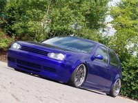 Click image for larger version

Name:	VW-Bullock-Style-Golf-IV-mit-HAS-Luftfahrwerk-Q9gY.jpg
Views:	245
Size:	29.7 KB
ID:	419928