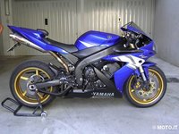 Click image for larger version

Name:	yzf-r1-3328211.jpg
Views:	217
Size:	52.7 KB
ID:	1357107