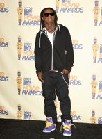 Click image for larger version

Name:	celebrity-feet-lil-wayne-nike-dunk-purple-2.jpg
Views:	268
Size:	388.0 KB
ID:	1819650