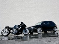 Click image for larger version

Name:	eurp_1003_01_o+r32_motorcycle+r32_volkswagen.jpg
Views:	97
Size:	70.3 KB
ID:	1516674