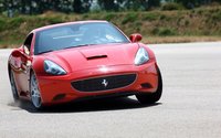 Click image for larger version

Name:	112_0910_09z+2010_ferrari_california+front.jpg
Views:	1397
Size:	59.2 KB
ID:	999336