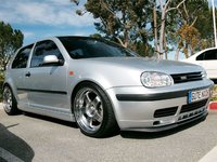 Click image for larger version

Name:	eurp_0706_06_z+parts4vw_anniversary_party+volkswagen_mk4_gti.jpg
Views:	54
Size:	77.5 KB
ID:	1318676