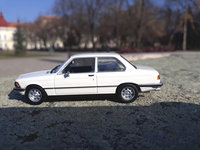 Click image for larger version

Name:	BMW e21 318 - MINICHAMPS 1-43 5.jpg
Views:	11
Size:	1.53 MB
ID:	3210503