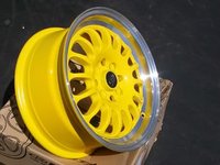 Click image for larger version

Name:	yellow rims.jpg
Views:	94
Size:	17.7 KB
ID:	2328706