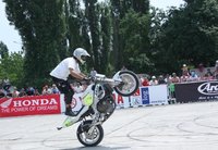 Click image for larger version

Name:	image-2009-05-18-5717403-56-moto-stunt-ride-world-championship-3.jpg
Views:	44
Size:	50.6 KB
ID:	1330522