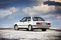 Click image for larger version

Name:	1989_bmw_E30.jpg
Views:	160
Size:	1.69 MB
ID:	2107432