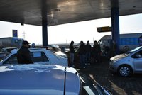 Click image for larger version

Name:	protest-scumpire-benzina-petrom-ploiesti-13.jpg
Views:	58
Size:	101.2 KB
ID:	1801200