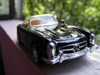 Click image for larger version

Name:	Mercedes Benz 300 SL Roadster 1957 - NEW RAY 1-43 1.JPG
Views:	17
Size:	1.26 MB
ID:	2240412