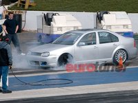 Click image for larger version

Name:	eurp_0807_02_z+2001_volkswagen_jetta_gls+burnout.jpg
Views:	111
Size:	59.5 KB
ID:	1226811