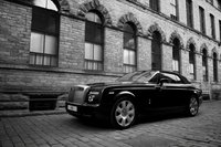 Click image for larger version

Name:	rolls-royce-drophead-coupe-with-kahn-dark-mist-wheels_4.jpg
Views:	444
Size:	439.3 KB
ID:	746546
