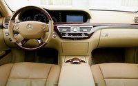 Click image for larger version

Name:	112_0608_16z+2007_mercedes_benz_s600+interior.jpg
Views:	68
Size:	62.6 KB
ID:	2224042