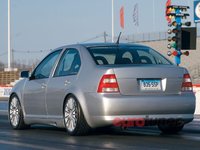 Click image for larger version

Name:	eurp_0807_06_z+2001_volkswagen_jetta_gls+rear_view.jpg
Views:	52
Size:	44.3 KB
ID:	1226813