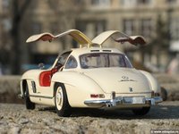 Click image for larger version

Name:	mercedes300sl04.jpg
Views:	160
Size:	325.3 KB
ID:	1968337