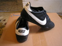 Click image for larger version

Name:	Nike negru-alb.JPG
Views:	34
Size:	416.2 KB
ID:	301361