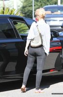 Click image for larger version

Name:	Christina-Aguilera-Sexy-Steamy-Ass-In-Very-Tight-Pants-02.jpg
Views:	558
Size:	74.1 KB
ID:	1778688