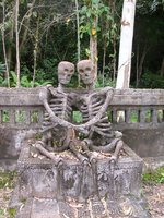 Click image for larger version

Name:	20-strange-sculptures-pI-skeletons-love.jpg
Views:	116
Size:	121.6 KB
ID:	1241842