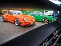 Click image for larger version

Name:	eurp_1011_05_o+rauh_welt_begriff_porsches+carrera_2s.jpg
Views:	38
Size:	70.1 KB
ID:	2017502