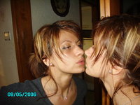 Click image for larger version

Name:	Kissing my twin.JPG
Views:	176
Size:	1.95 MB
ID:	223790