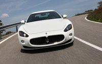Click image for larger version

Name:	112_0808_23z+2008_maserati_GranTurismo_s+front_view.jpg
Views:	69
Size:	219.7 KB
ID:	677889