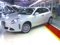 Click image for larger version

Name:	2011-Alfa-Romeo-Milano-Giullietta-1.jpg
Views:	76
Size:	51.4 KB
ID:	1201167