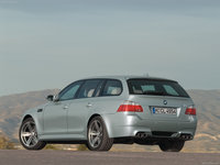 Click image for larger version

Name:	BMW-M5_Touring_2008_1600x1200_wallpaper_0f.jpg
Views:	40
Size:	188.5 KB
ID:	1228332