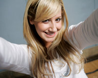 Click image for larger version

Name:	ashley-tisdale-1280x1024-26659.jpg
Views:	51
Size:	178.3 KB
ID:	1629376