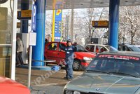 Click image for larger version

Name:	protest-scumpire-benzina-petrom-ploiesti.jpg
Views:	83
Size:	135.1 KB
ID:	1801193