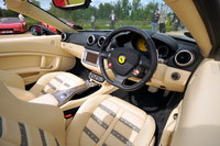 Click image for larger version

Name:	Interior_Ferrari_California.jpg
Views:	88
Size:	3.47 MB
ID:	1874123