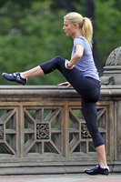 Click image for larger version

Name:	1013-gwyneth-paltrow-yoga-pants-stretching-00.jpg
Views:	109
Size:	207.6 KB
ID:	2905265