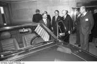 Click image for larger version

Name:	Bundesarchiv_B_145_Bild-F054864-0025,_Wolfsburg,_Staatsbesuch_Knig_von_Jordanien.jpg
Views:	49
Size:	63.2 KB
ID:	2534219