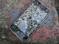 Click image for larger version

Name:	cracked-iphone-2.jpg
Views:	164
Size:	202.5 KB
ID:	1497054