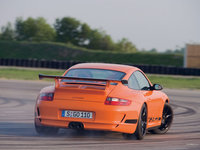 Click image for larger version

Name:	porsche911gt33221600x12im6.jpg
Views:	69
Size:	187.9 KB
ID:	1018038