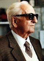 Click image for larger version

Name:	Enzo_Ferrari[2].jpg
Views:	93
Size:	9.1 KB
ID:	1107014