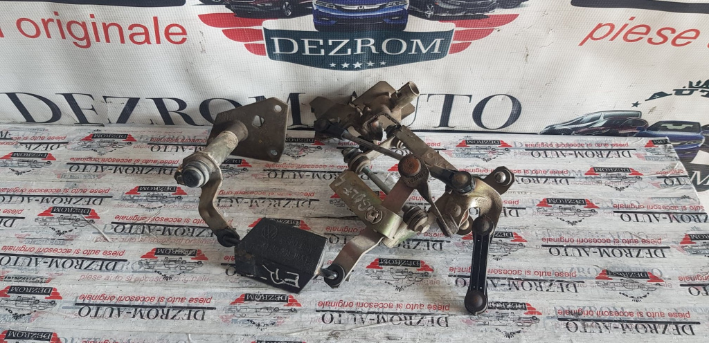 Timonerie cutie manuala 5 trepte Audi A3 8L 1.6i cod 1J0711183E