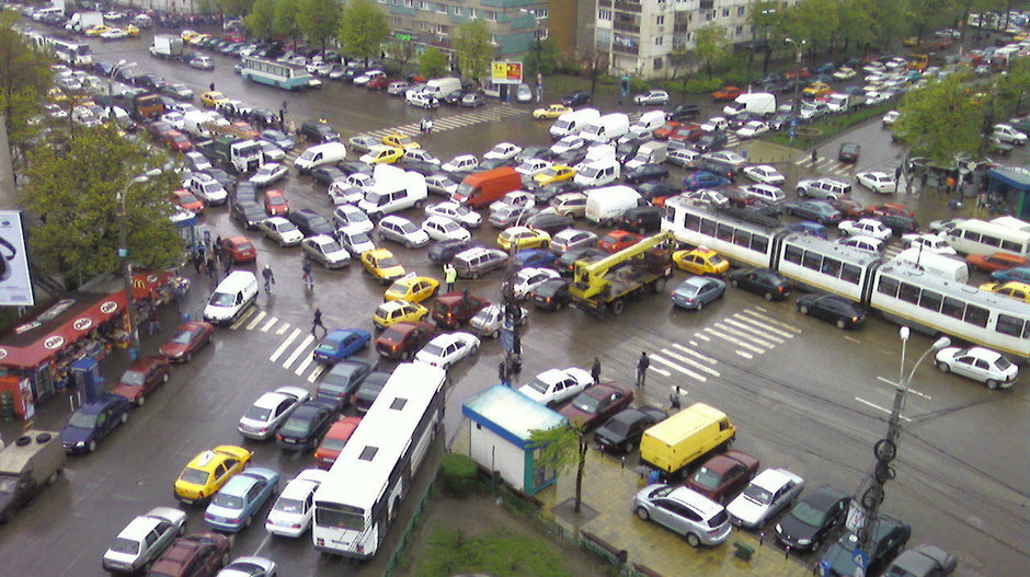 Tipic romanesc: sistemul de fluidizare a traficului din Bucuresti, vinovat pentru aglomeratie Tipic romanesc: sistemul de fluidizare a traficului din Bucuresti, vinovat pentru aglomeratie
